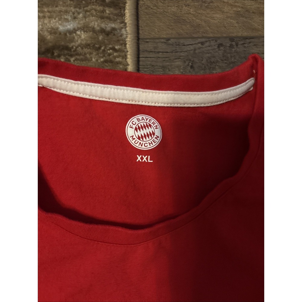 FC Bayern Munchen Official Licensed Soccer Men's Red T-Shirt Size 2XL - Picture 2 of 3